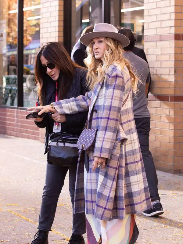 Carrie Bradshaw And Just Like That S02 Coat - Image 2