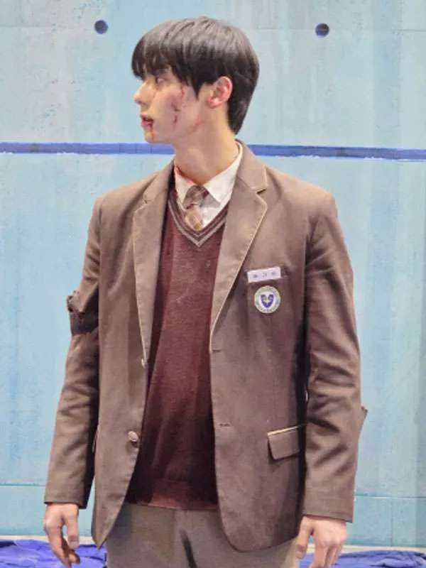 Hwang Min-hyun Study Group Brown Blazer