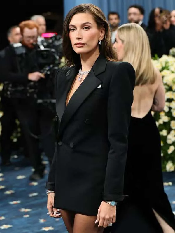 Hailey Bieber Met Gala Black Blazer - Image 3