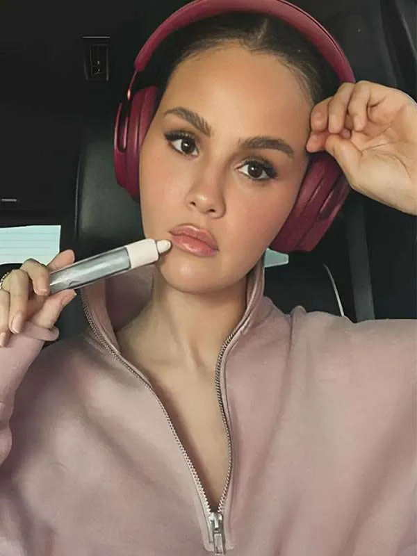 Selena Gomez Pink Sweatshirt