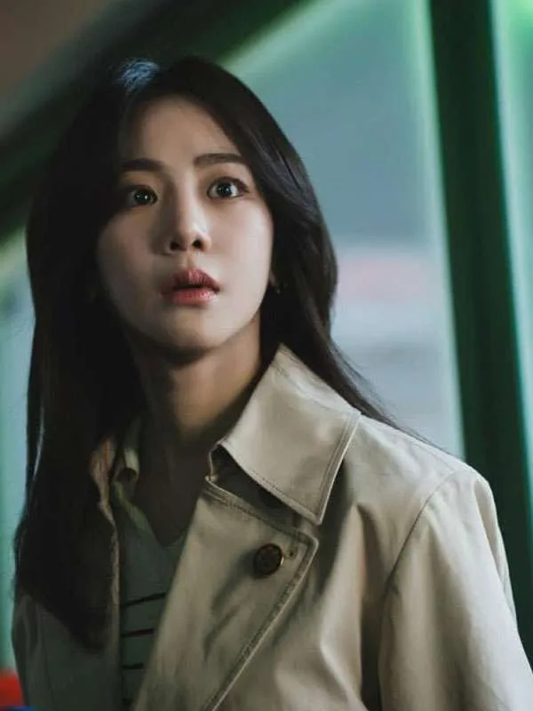 Han Ji-Eun Study Group Beige Cropped Jacket - Image 2