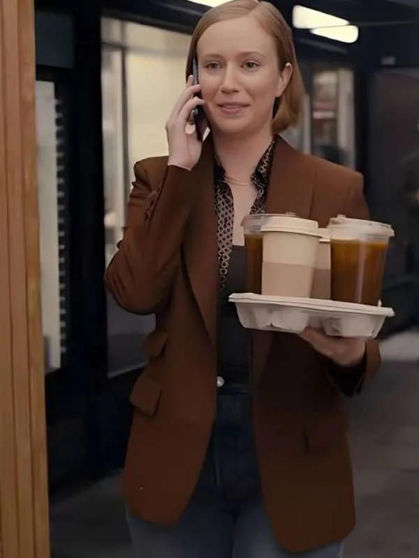 Ava Daniels Hacks S03 Brown Blazer