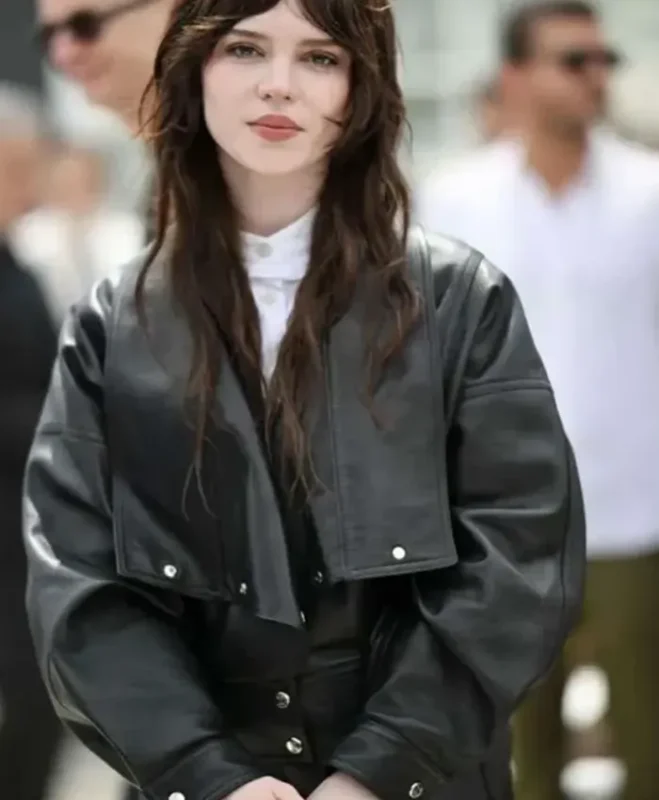 Her Private Hell Event Sophie Thatcher Leather Jacket - Image 3
